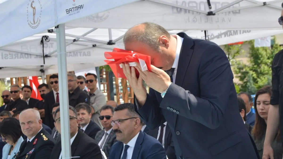 Millet Bahçesi’nde 19 Mayıs kutlandı! DEM Partili belediye başkanı kutlamalara katılmadı