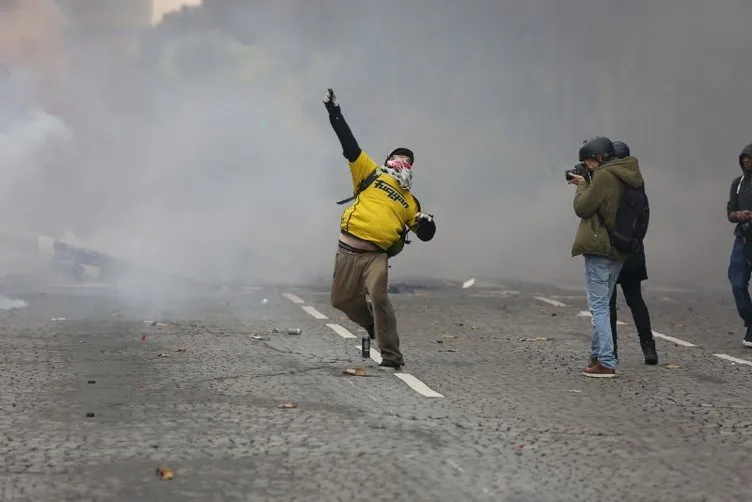 Fransa'da akaryakıt zammı protestoları sürüyor