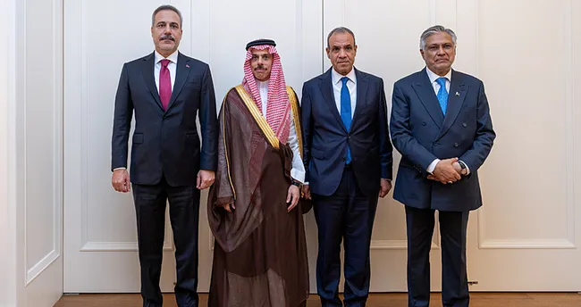 Türkiye-Mısır-Pakistan-Suudi Arabistan Dışişleri Bakanları bir araya geldi
