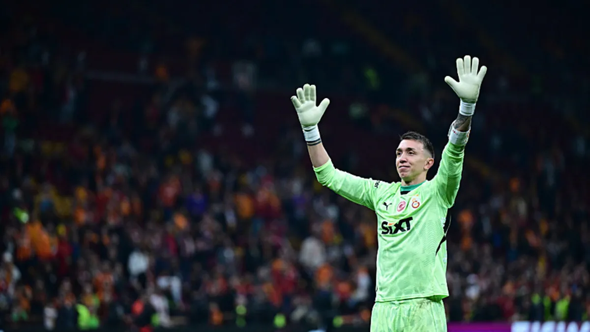 Muslera’dan derbi açıklaması: “Eğer bir kupa varsa…” Muslera’dan derbi açıklaması: “Eğer bir kupa varsa…”