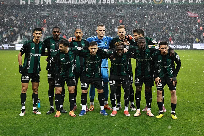 canli-kocaelispor-trabzonspor-macta-ilk-yari-oynaniyor-1768747051712.jpeg