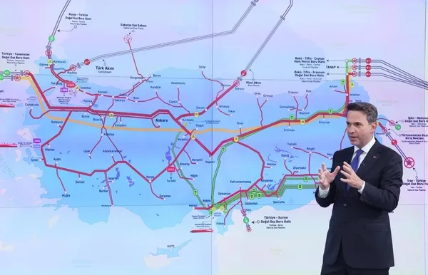 turkiyeden-ceyhani-petrolun-rotterdami-yapacak-hedef-bakan-bayraktar-2028e-isaret-etti-1786093707160.jpeg