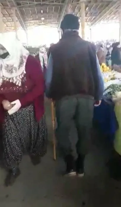 Son dakika: Semt pazarında iğrenç olay! Kadınları baston ile taciz etti!