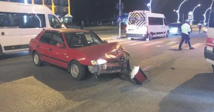 Taksi kaza yaptı anne-kız yaralandı