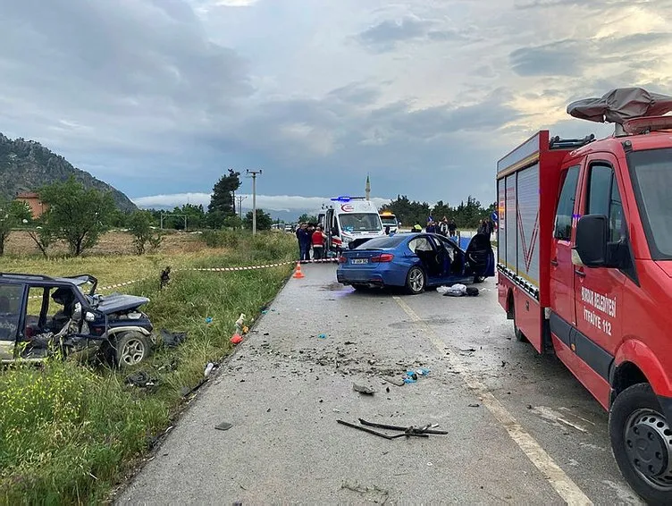 Burdur'da feci kaza! Ortalık savaş alanına döndü: 5 ölü, 5 yaralı