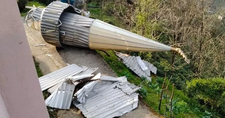Rize’de fırtına: Çatı uçtu, minare devrildi