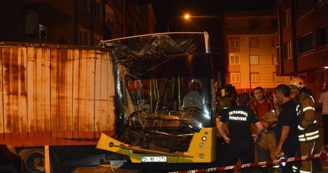 Son dakika: İstanbul'da İETT otobüsü 17 araca çarptı!