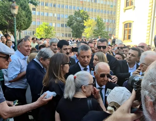 Altan Öymen ve Sevenleri
