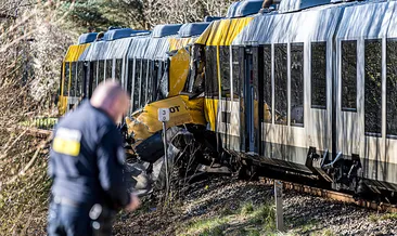 Danimarka’da iki tren kafa kafaya çarpıştı: 17 yaralı