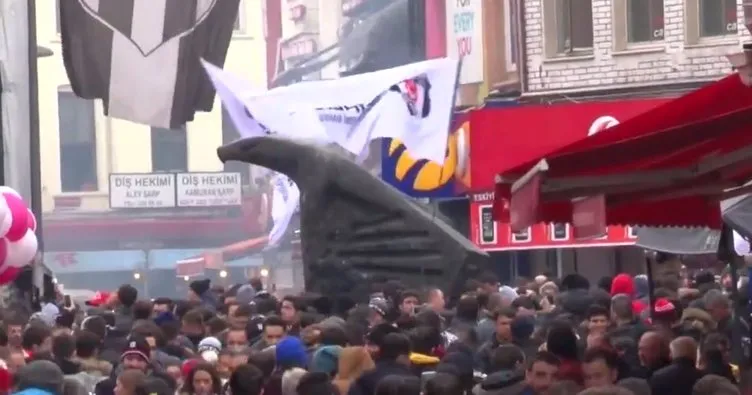 Beşiktaş taraftarı Çarşı’da toplandı