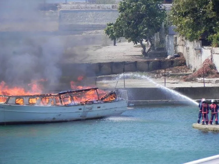 Pendik’te teknede yangın
