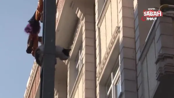 İstanbul'da balkondan elektrik direğine atlayan afacan kediyi kurtarma operasyonu kamerada