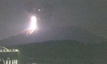 Japonya’nın en aktif yanardağı patladı: Gökyüzü külle kaplandı