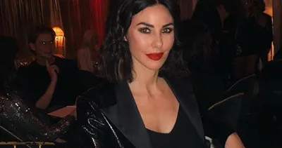 Defne Samyeli ile kardeşi fit vücutlarıyla sosyal medyayı salladı! İşte Defne Samyeli ile kardeşi Sühan Samyeli’nin çok konuşulan paylaşımı...