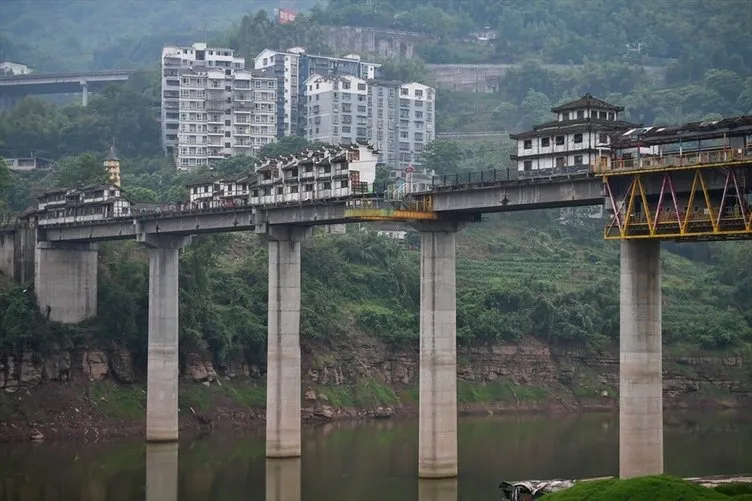 Çin’deki köprü görenleri hayrete düşürüyor