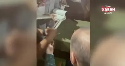 Başkan Erdoğan ’Daha Adil Bir Dünya Mümkün’ isimli kitabını gençler için imzaladı! İşte o anlar… | Video