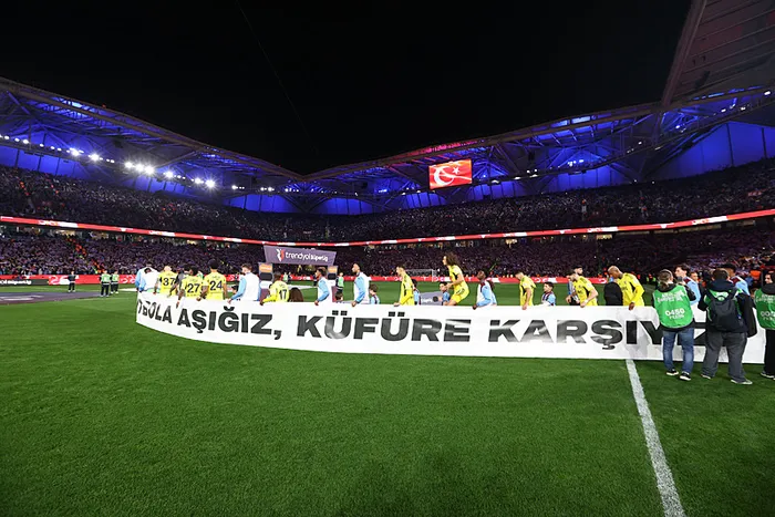 canli-super-ligde-trabzonspor-fenerbahce-maci-1771090215603.jpeg