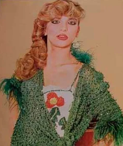 Şöhret basamakları onun için çok zordu... Şimdilerde güçlü sesiyle kulakların pasını siliyor! Ünlü sanatçıyı tanıyabildiniz mi?