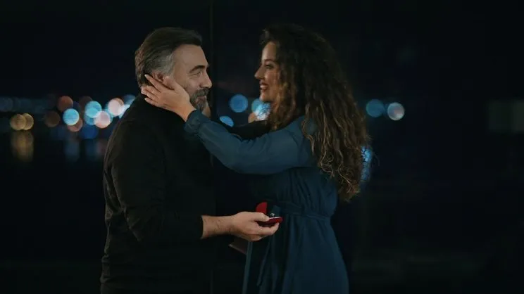 Hızır'dan beklenmedik yüzük! Eşkıya Dünyaya Hükümdar Olmaz 174. son bölümde romantik sahne | Video