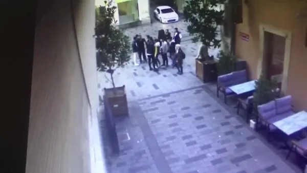 İstiklal Caddesi'nde silahlı saldırıya dönüşen kavganın görüntüleri ortaya çıktı