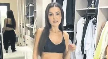 Giyinme odasındaki avukat ofisi – YÜKSEL AYTUĞ Giyinme odasındaki avukat ofisi – YÜKSEL AYTUĞ