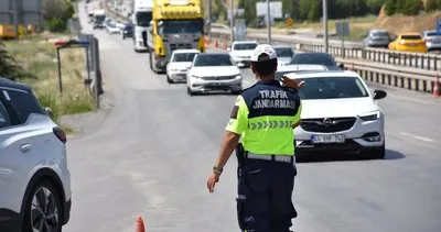 Kurban bayramı trafiği “Kilit Kavşak”ta yoğunlaştı: Her 10 kilometrede bir denetim noktası #kirikkale
