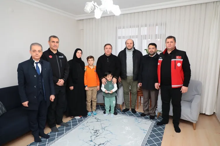 SON DAKİKA |Depremzede Muhammed’e teyze şefkati: Kardeşimin emaneti başımın tacı