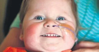 Kalbi dışarıda doğdu, yaşıyor!