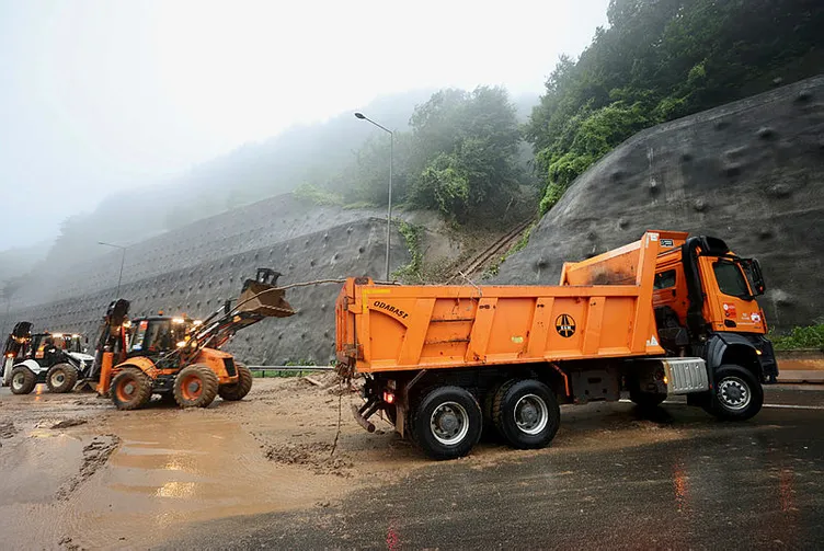 SON DAKİKA HABERLER | Ulaşıma heyelan engeli! Ankara-İstanbul yönü trafiğe kapatıldı: İşte alternatif güzergahlar