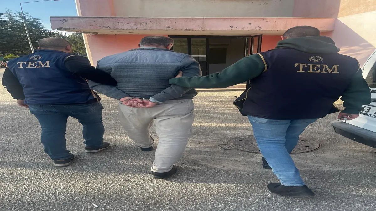 Kütahya’da FETÖ şüphelisi saklandığı evde yakalandı Kütahya’da FETÖ şüphelisi saklandığı evde yakalandı