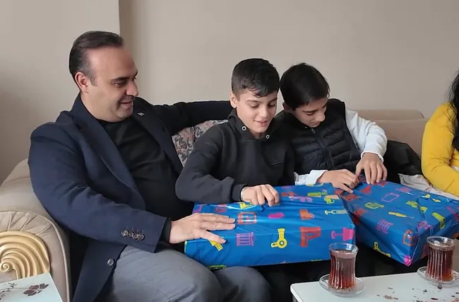 Hediye edilen bilgisayar ve mont