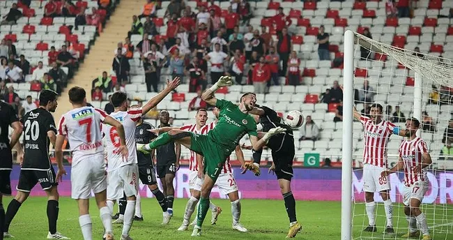 Beşiktaş’tan flaş paylaşım: Yediniz yediniz doymadınız! Beşiktaş’tan flaş paylaşım: Yediniz yediniz doymadınız!