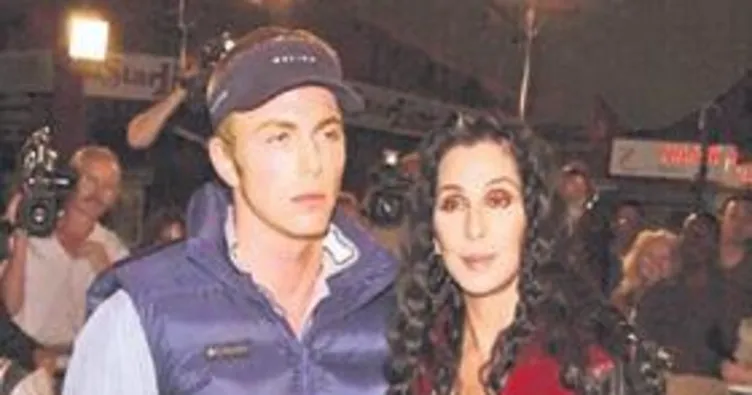 Cher oğluna kavuştu