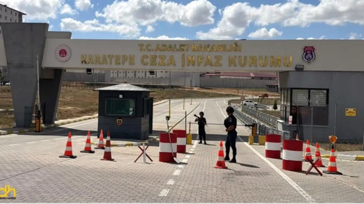 Tutuklanan Üsküdar Belediye Başkanı Sinem Dedetaş ile Cem Küçük Çorlu’ya sevk edildi