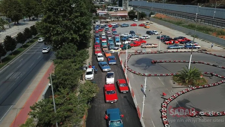 İstanbul’da klasik otomobillerden 30 Ağustos konvoyu