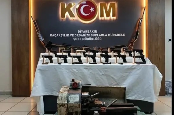 diyarbakir-merkezli-12-ilde-silah-kacakciligi-operasyonu-78-kisi-gozaltina-alindi-1760340197006.jpg