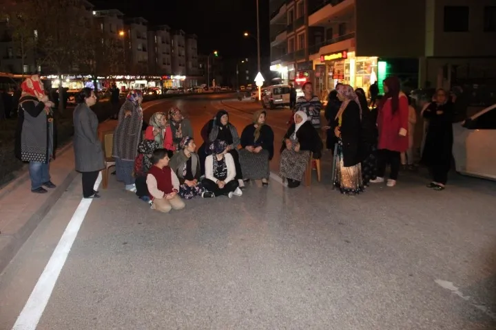 Ölümlü kazanın olduğu yerde bir kaza daha oldu! Vatandaş isyan etti!