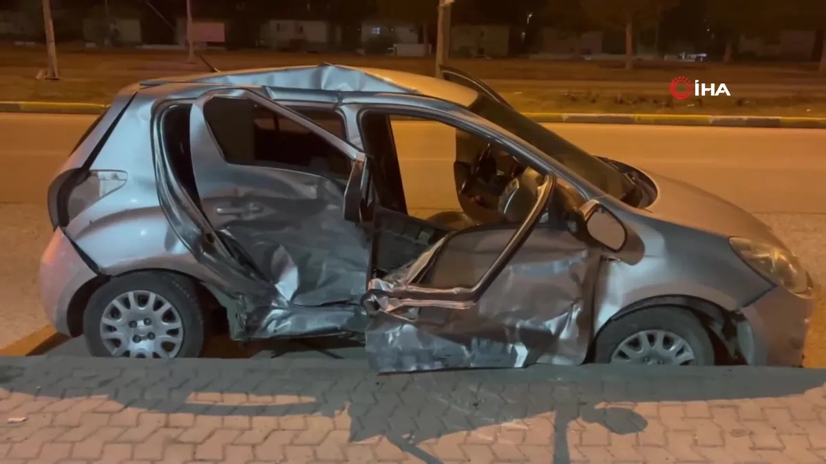 Erzincan’da iki otomobil çarpıştı: 1’i ağır 3 yaralı | Video videosunu izle Erzincan’da iki otomobil çarpıştı: 1’i ağır 3 yaralı | Video videosunu izle