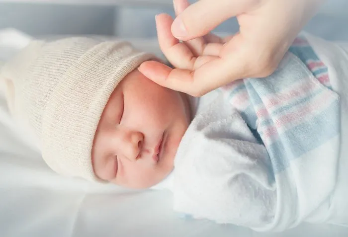 bebeklerin yuzundeki sivilce gibi kizariklik nasil gecer bebeklerin yuzunde cikan sivilceler neden olur bebek haberleri