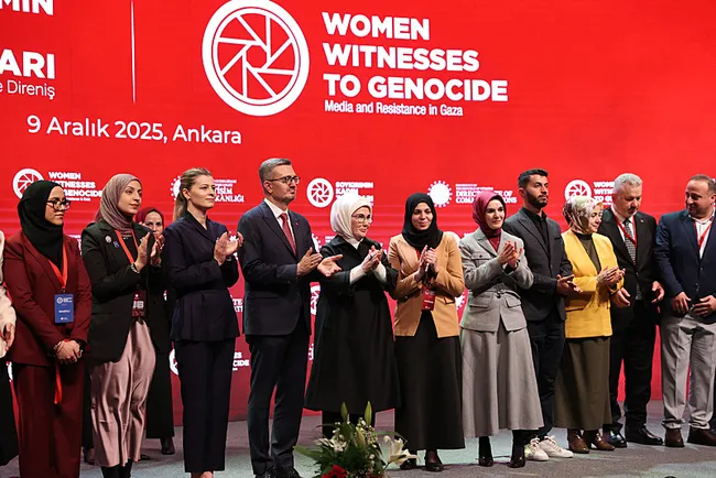 iletisim-baskani-duran-gazze-panelinde-konustu-dijital-guvenligimizi-korumak-zorundayiz-1765291205999.jpg (800×534)