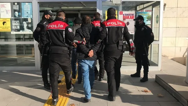 korkunc-cinayet-18-yil-sonra-ortaya-cikmisti-ruhinin-katillerinin-cezasi-belli-oldu-karinin-sucunu-ustlen-deyi-1785312434009.jpg