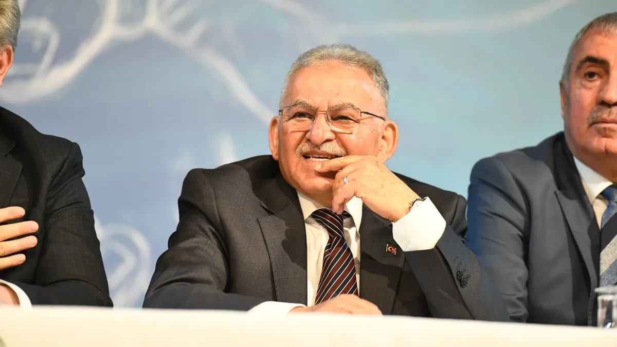 Başkan Büyükkılıç imzaladı çalışanın yüzü güldü! Kayseri’de toplu iş sözleşmesi meşalelerle kutlandı Başkan Büyükkılıç imzaladı çalışanın yüzü güldü! Kayseri’de toplu iş sözleşmesi meşalelerle kutlandı