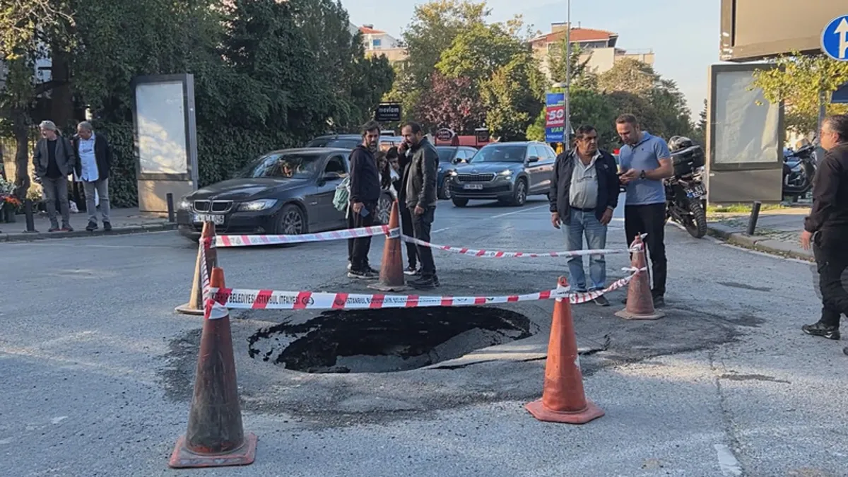 Beşiktaş’ta yolda çökme meydana geldi!