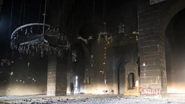 Teröristlerin yakıp yıktığı Kurşunlu Cami ibadete açıldı
