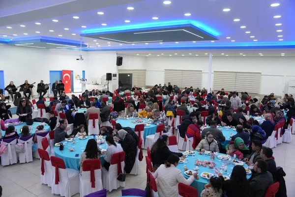 baskan-akdenizli-iftarini-belediye-personeli-ile-yapti-1742650339330.jpg