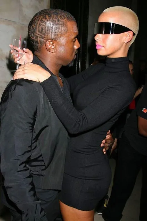 Kanye West'in sıradışı sevgilisi!