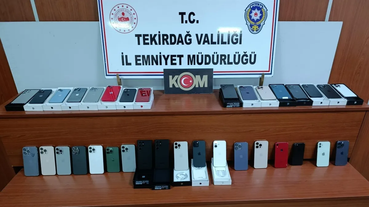 Tekirdağ’da kayıt dışı cep telefonu operasyonu: 3 kişi hakkında işlem başlatıldı Tekirdağ’da kayıt dışı cep telefonu operasyonu: 3 kişi hakkında işlem başlatıldı