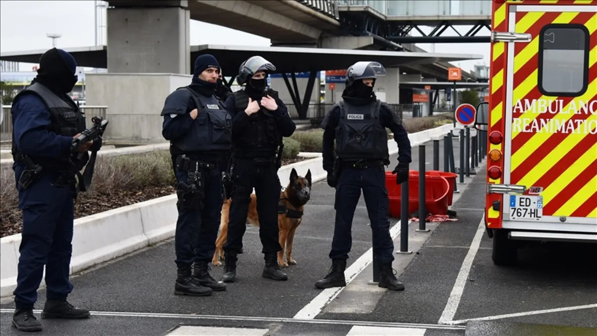 Fransa’da bıçaklı saldırıda 1 kişi öldü, 5 kişi yaralandı Fransa’da bıçaklı saldırıda 1 kişi öldü, 5 kişi yaralandı