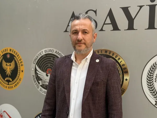 bayrampasada-kuyumcuda-soygun-girisimi-gercek-altinlarin-yerine-sahteleri-alip-gitti-1791028747776.jpg