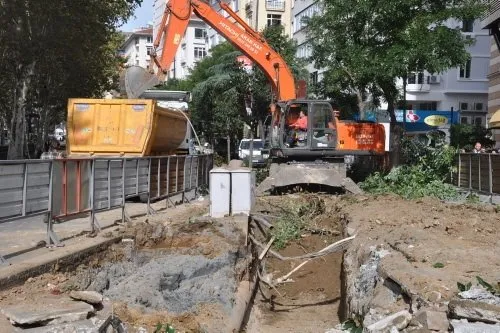 Taksim'de vatandaşa bariyer engeli